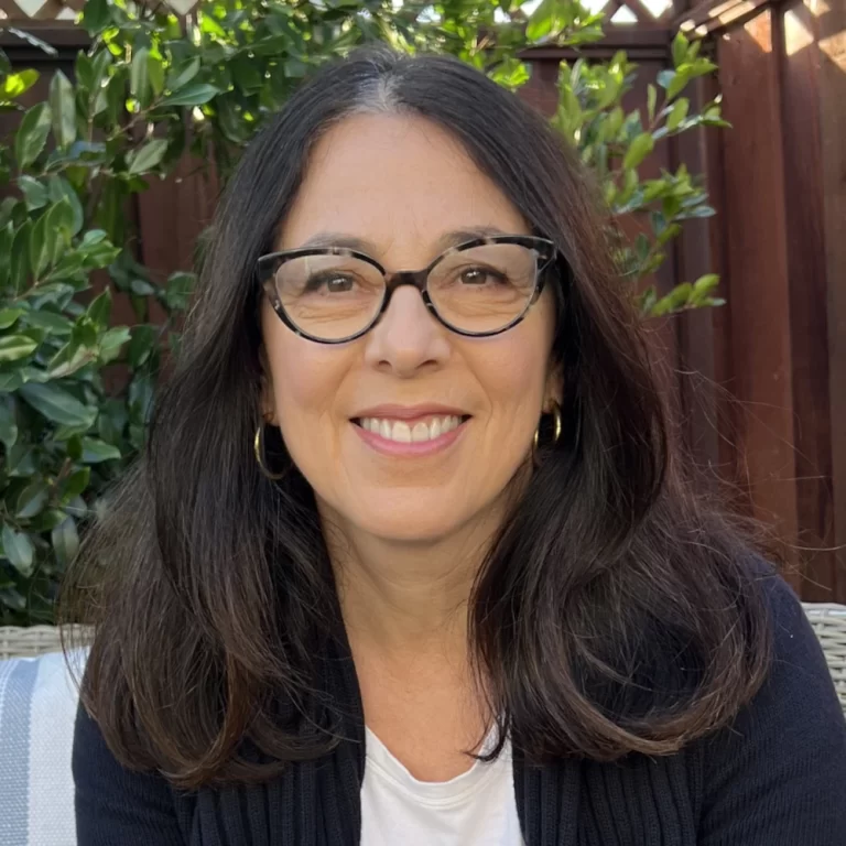 picture of Ana Caro smiling