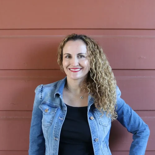 A headshot of Diana Garcia smiling