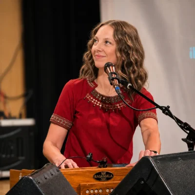 Prajna smiling during Kirtan