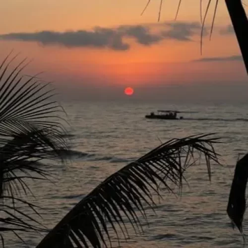 An ocean view of the sun setting in Roatan