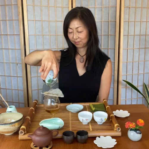 photo of mariko pouring tea