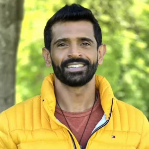 picture of yoga teacher prashant shetter in bright yellow jacket